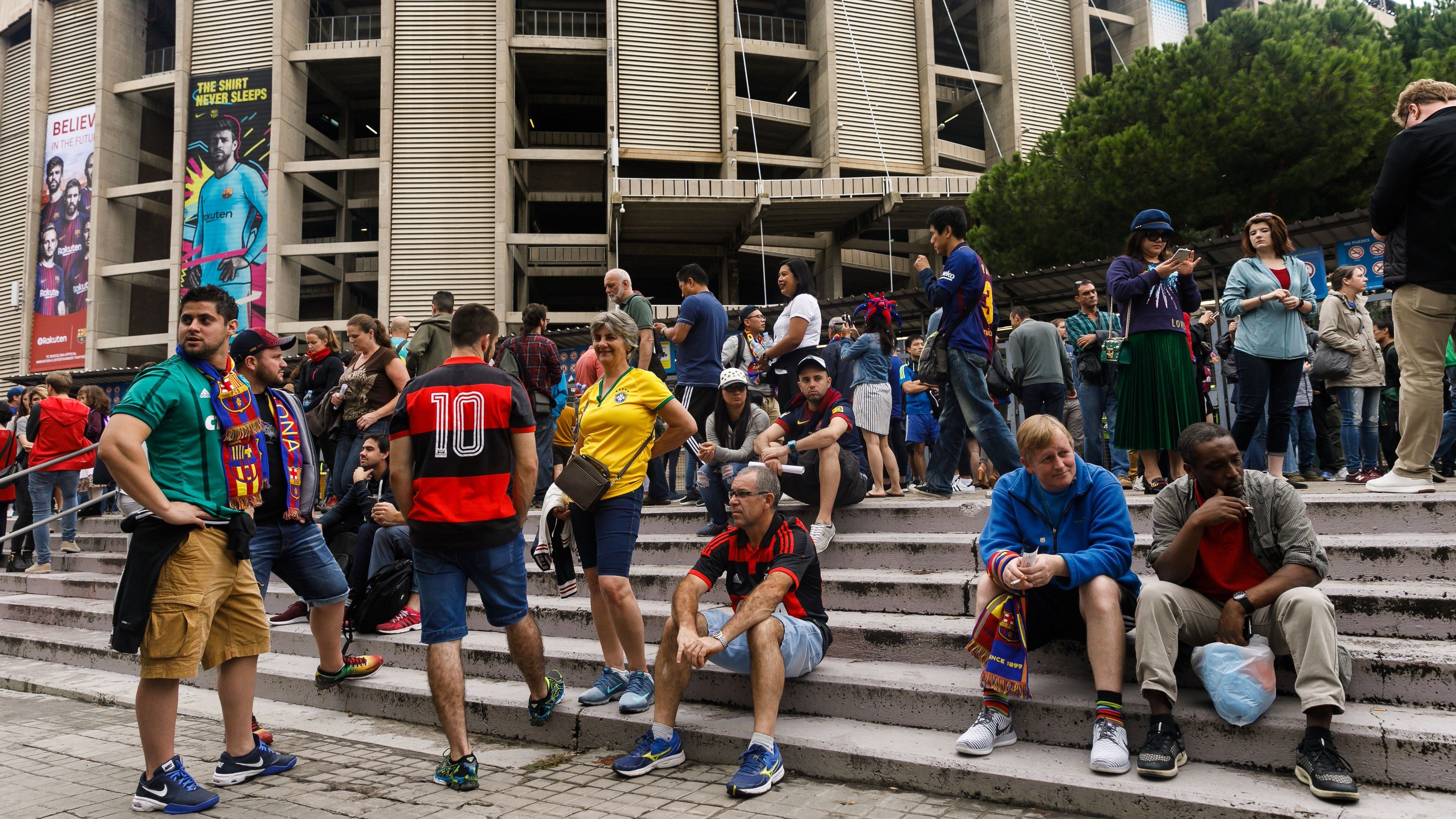 Fans out of Camp Nou Barcelona Las Palmas LaLiga 01102017