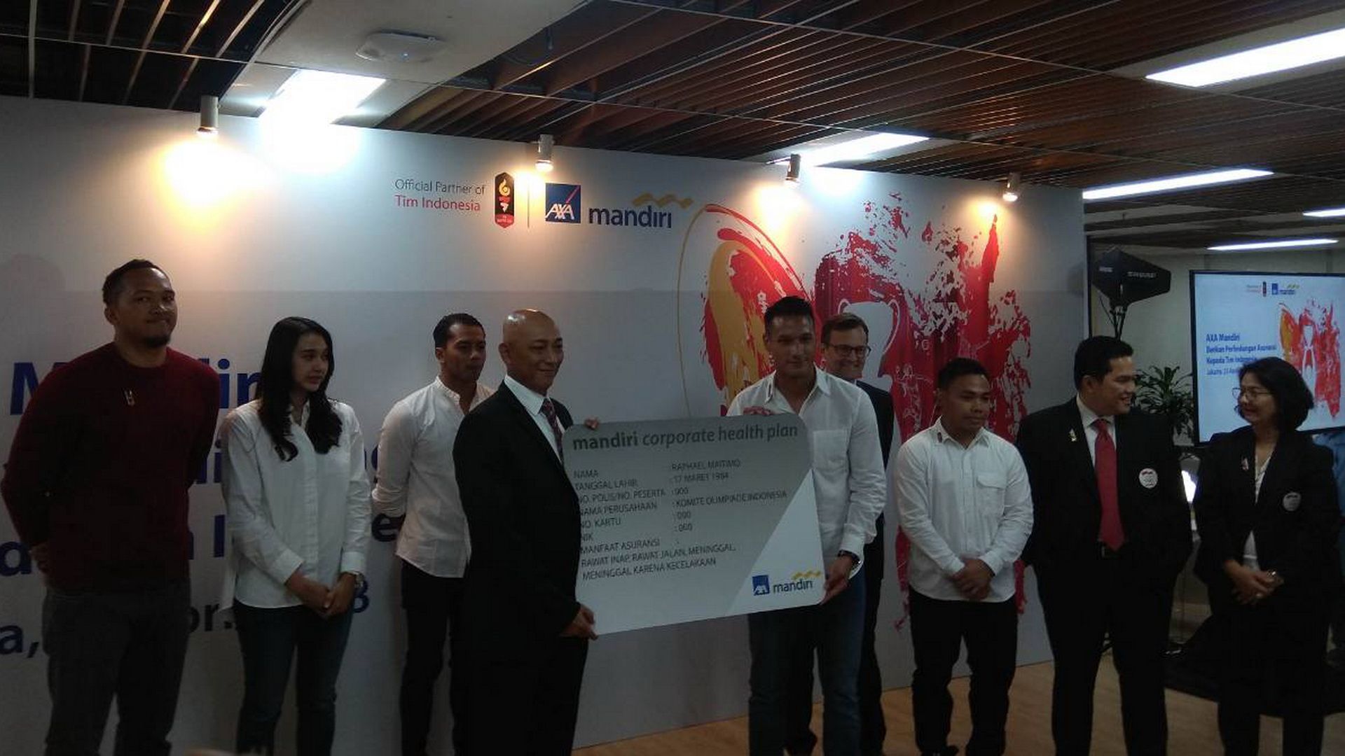 Raphael Maitimo & AXA Mandiri