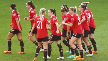 Manchester United celebrate 2022-23