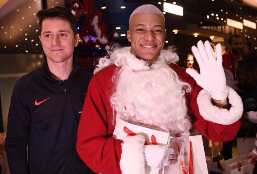 Mbappé le Père Noël.