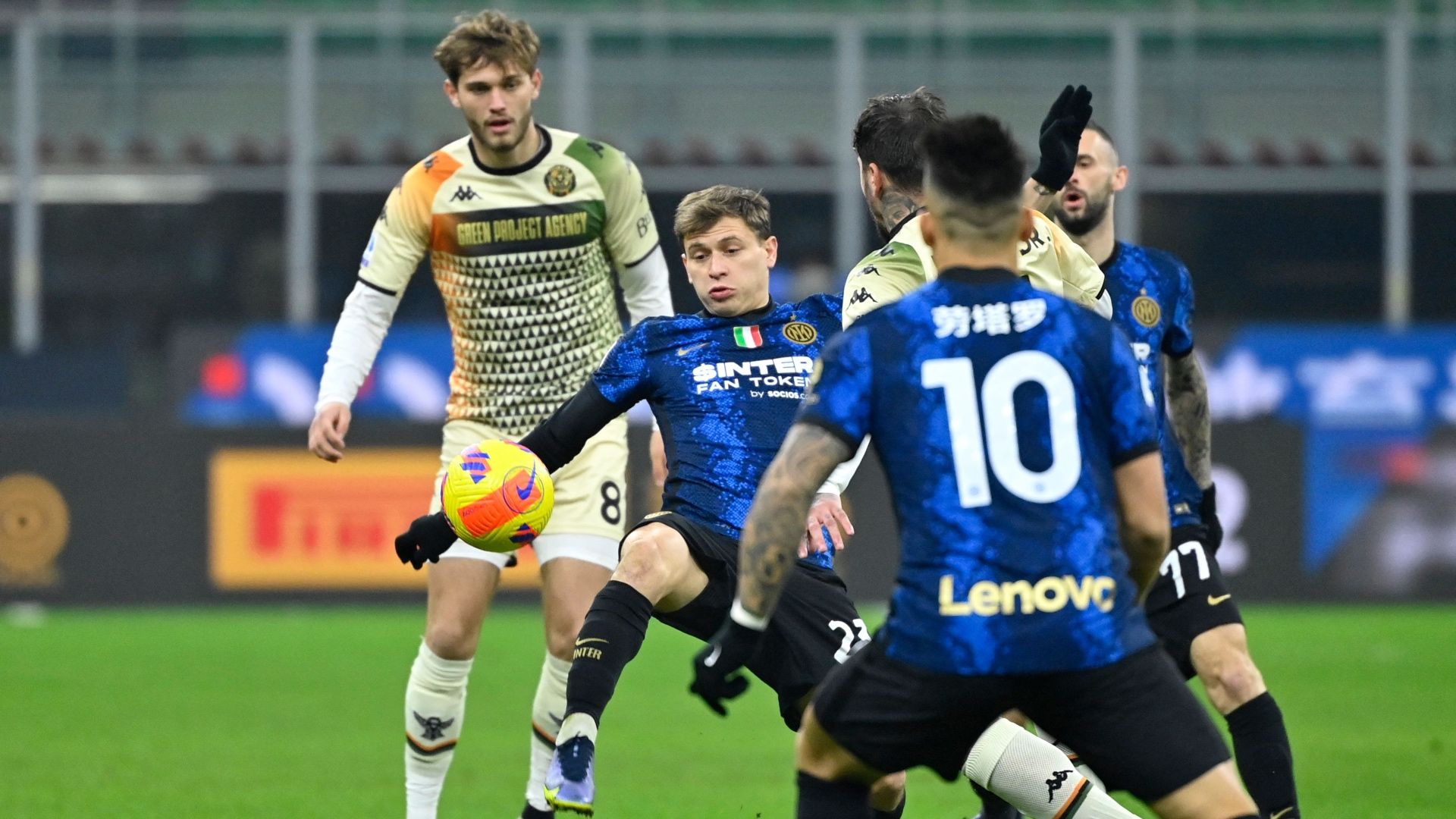 220122 Inter Venezia Nicolo Barella Lautaro Martínez