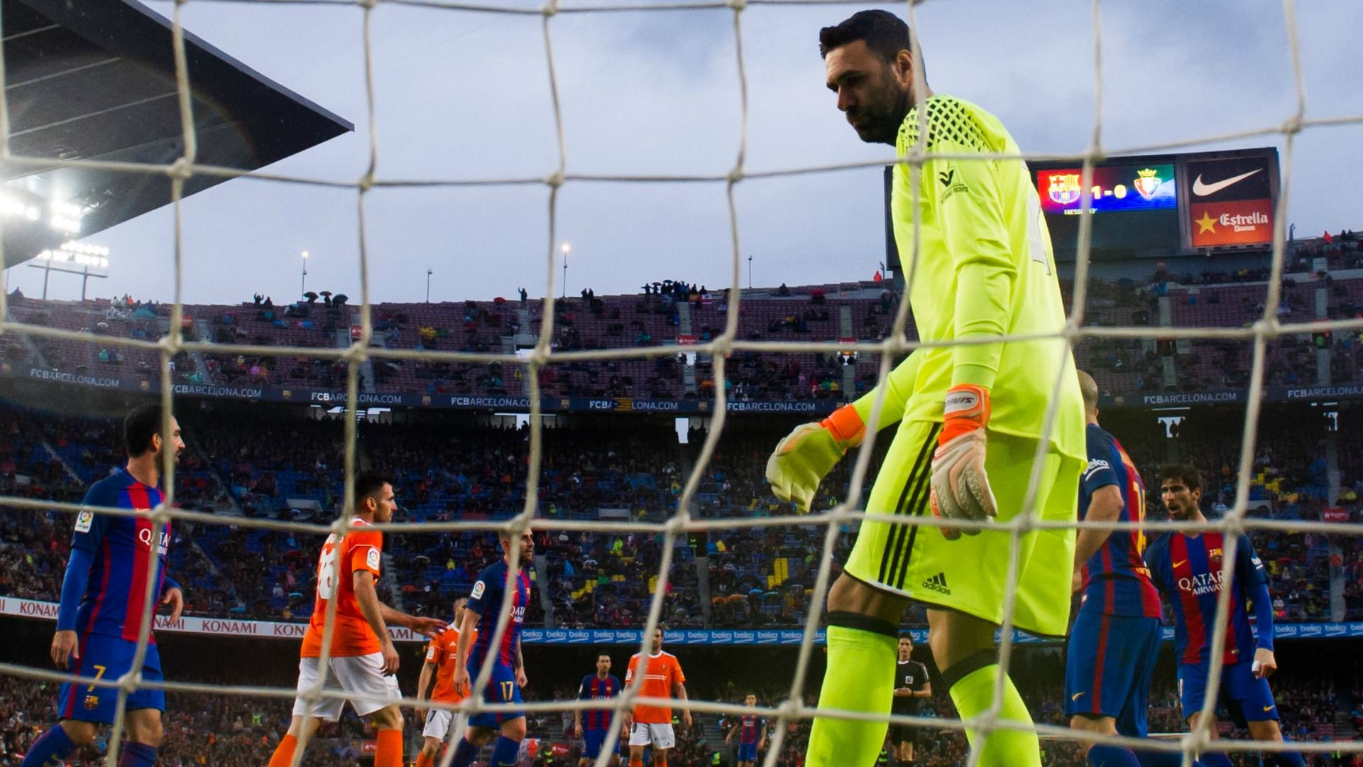 Salvatore Sirigu Barcelona Osasuna
