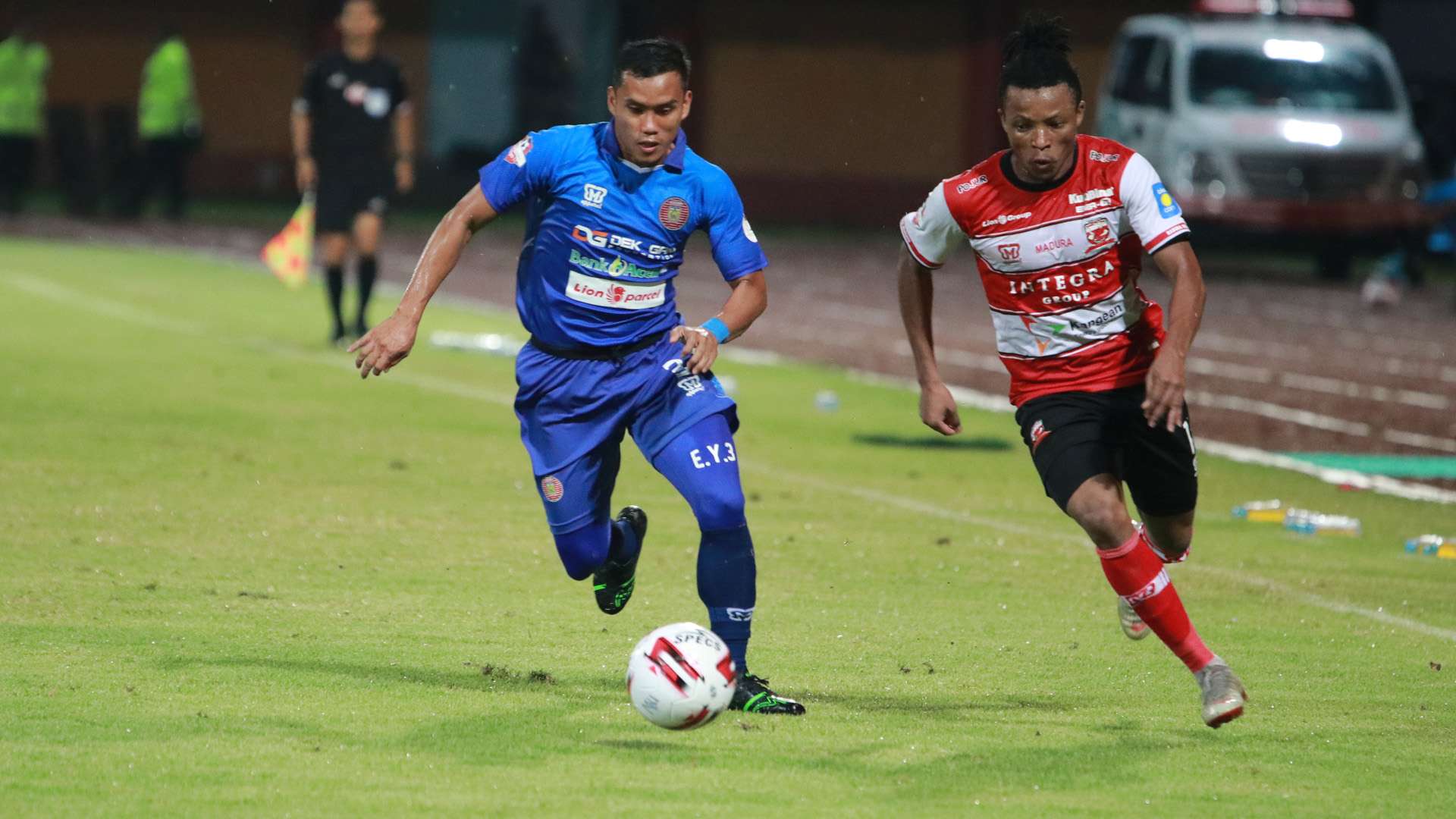 Essigba Emmanuel Oti - Madura United & Eriyanto - Persiraja