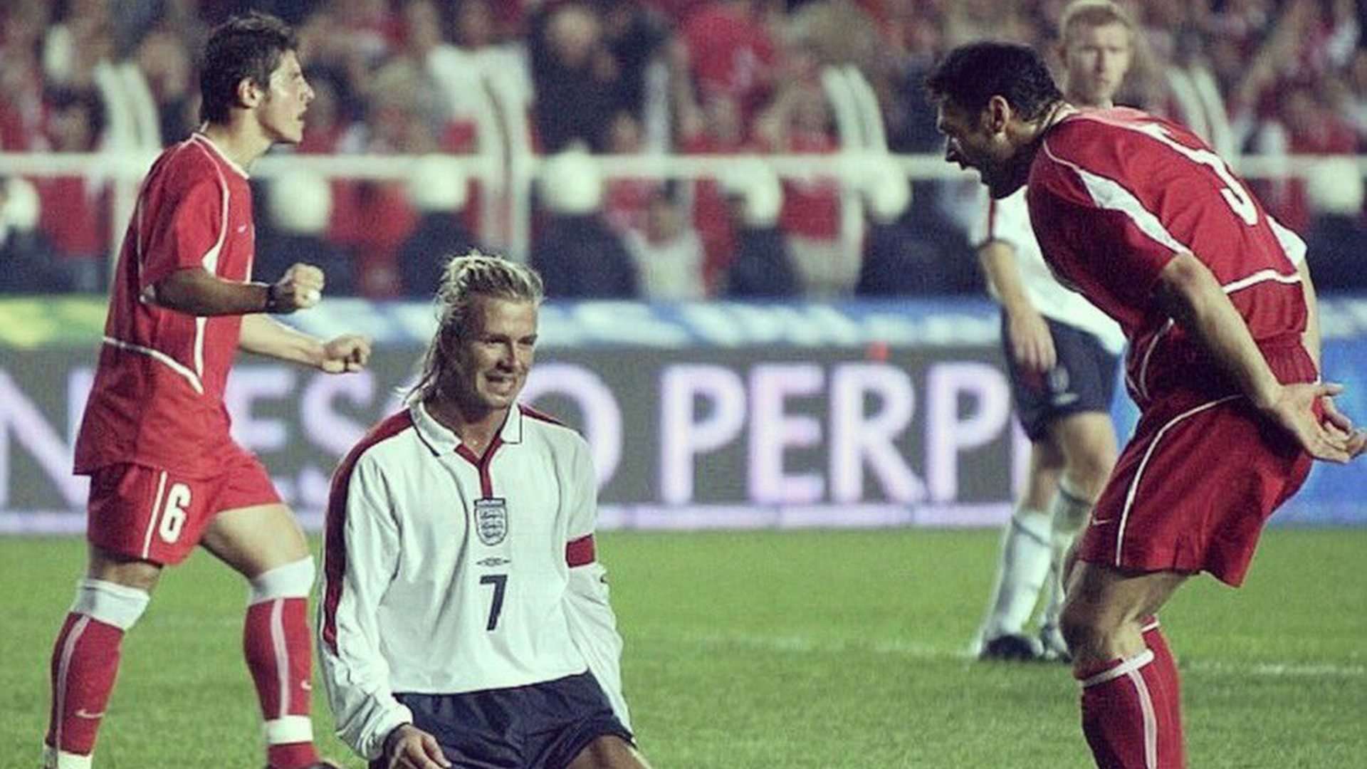 NE OLMUŞTU? | Türkiye-İngiltere maçında Alpay Özalan ve David Beckham arasında yaşananlar | Goal.com Türkçe