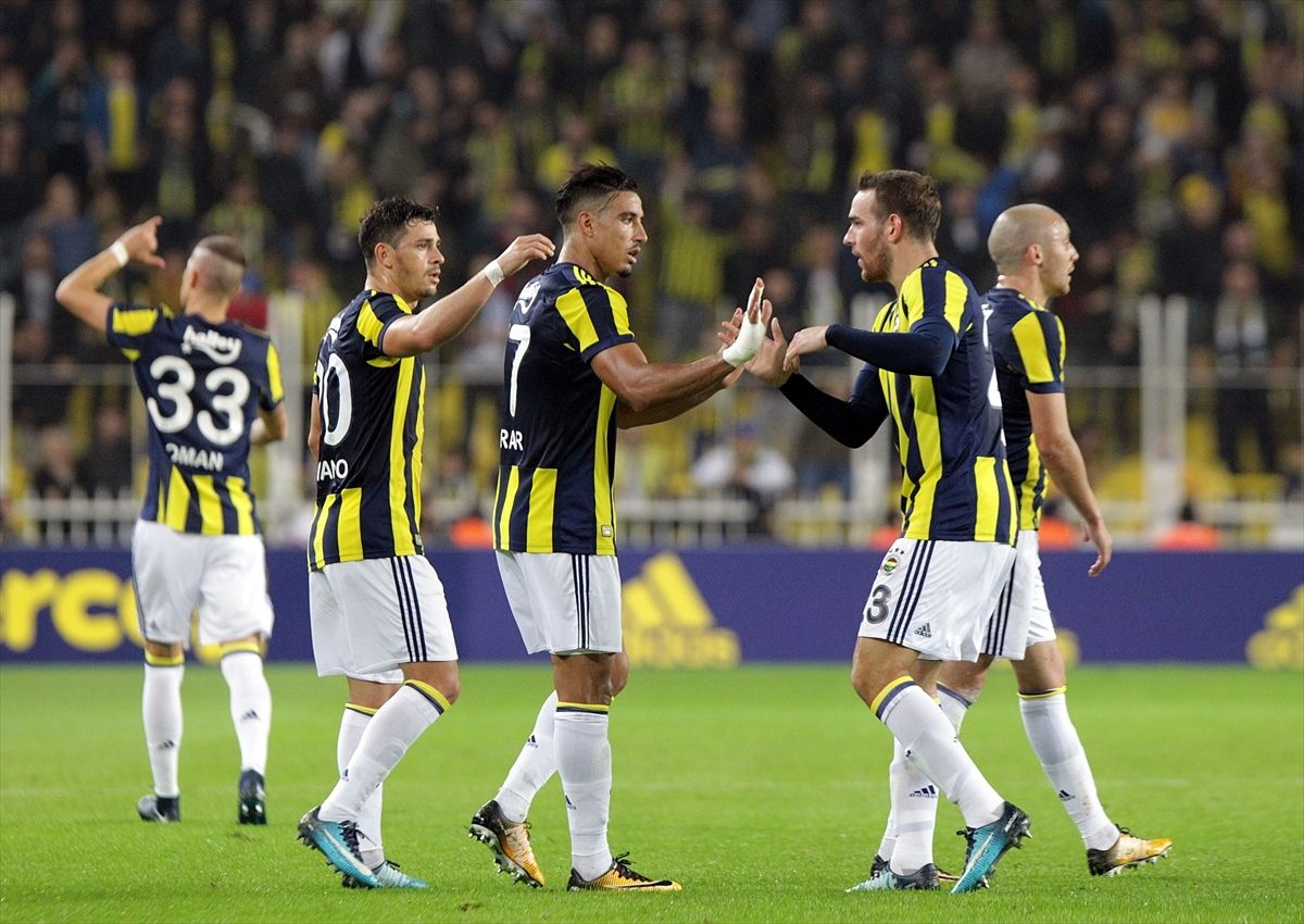Giuliano Nabil Dirar Vincent Janssen Fenerbahce 19112017