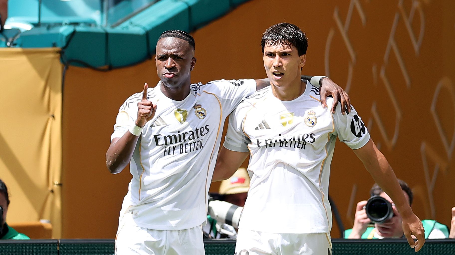 Vincius Jr Gonzalo Garcia Real Madrid 2025