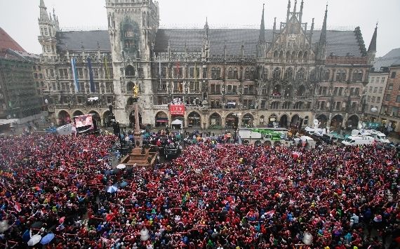 Marienplatz, Bayern Munich celebrates triple