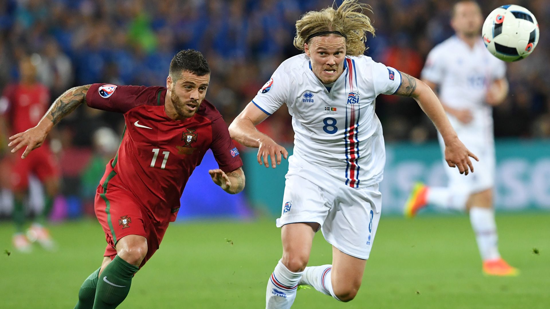 Vieirinha Birkir Bjarnason Portugal Iceland Euro 2016
