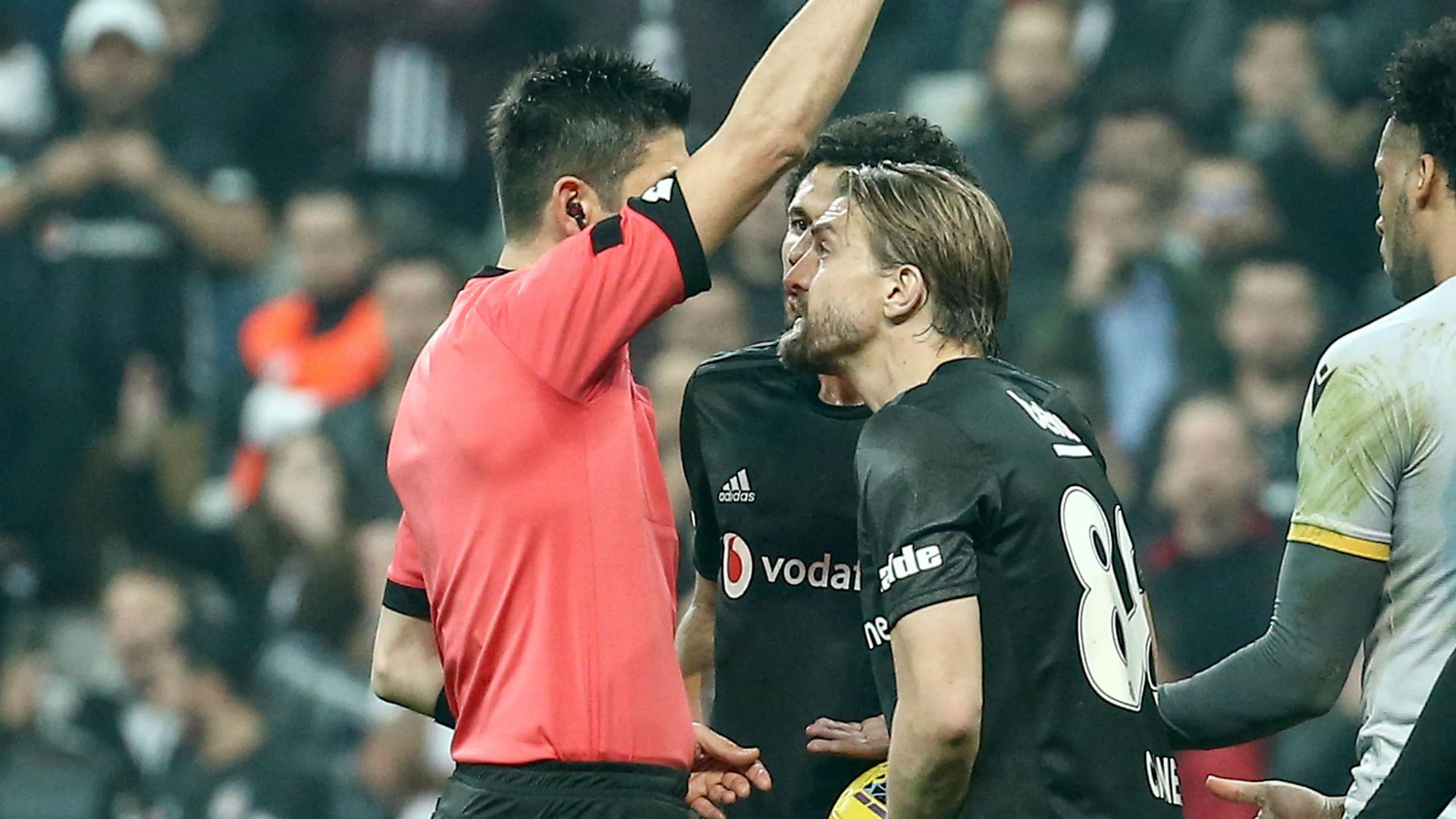 Caner Erkin Besiktas v Yeni Malatyaspor 12152019