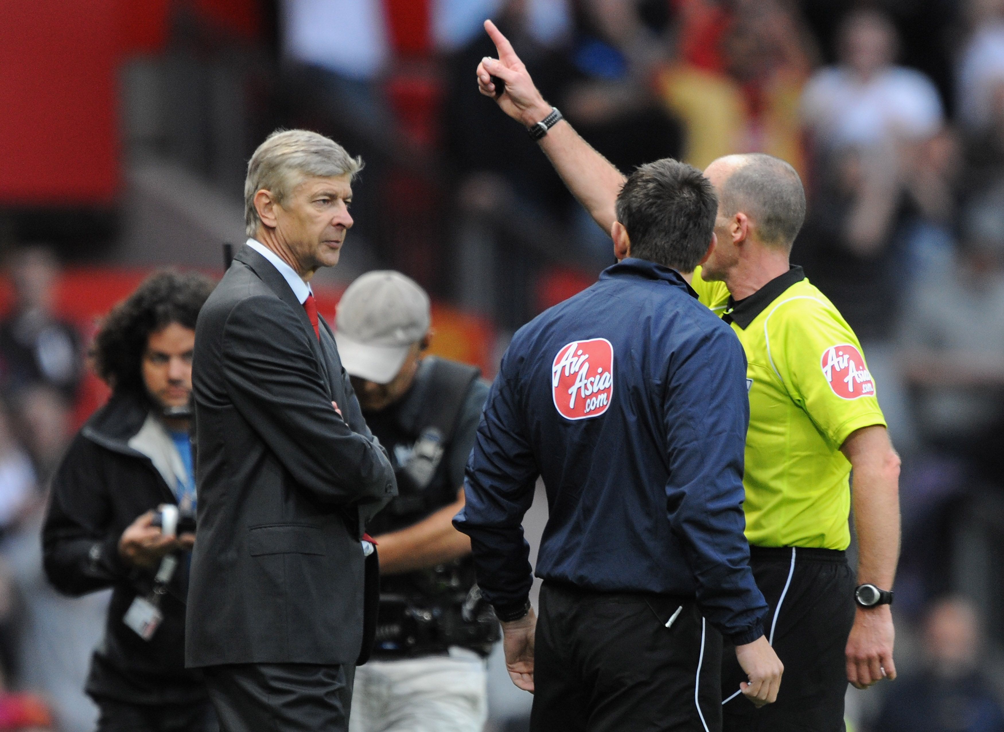 Arsene Wenger Mike Dean