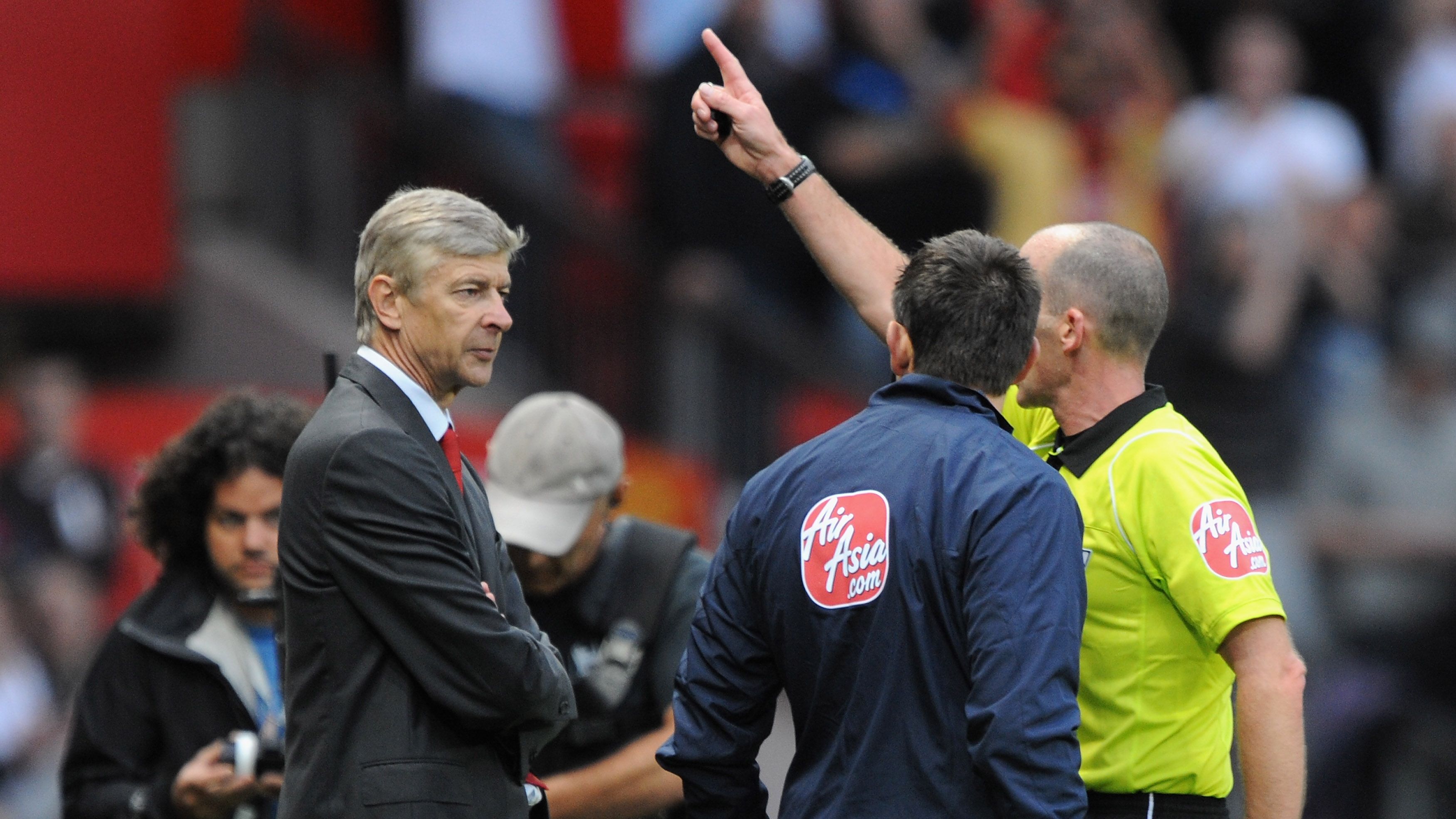 Arsene Wenger Mike Dean