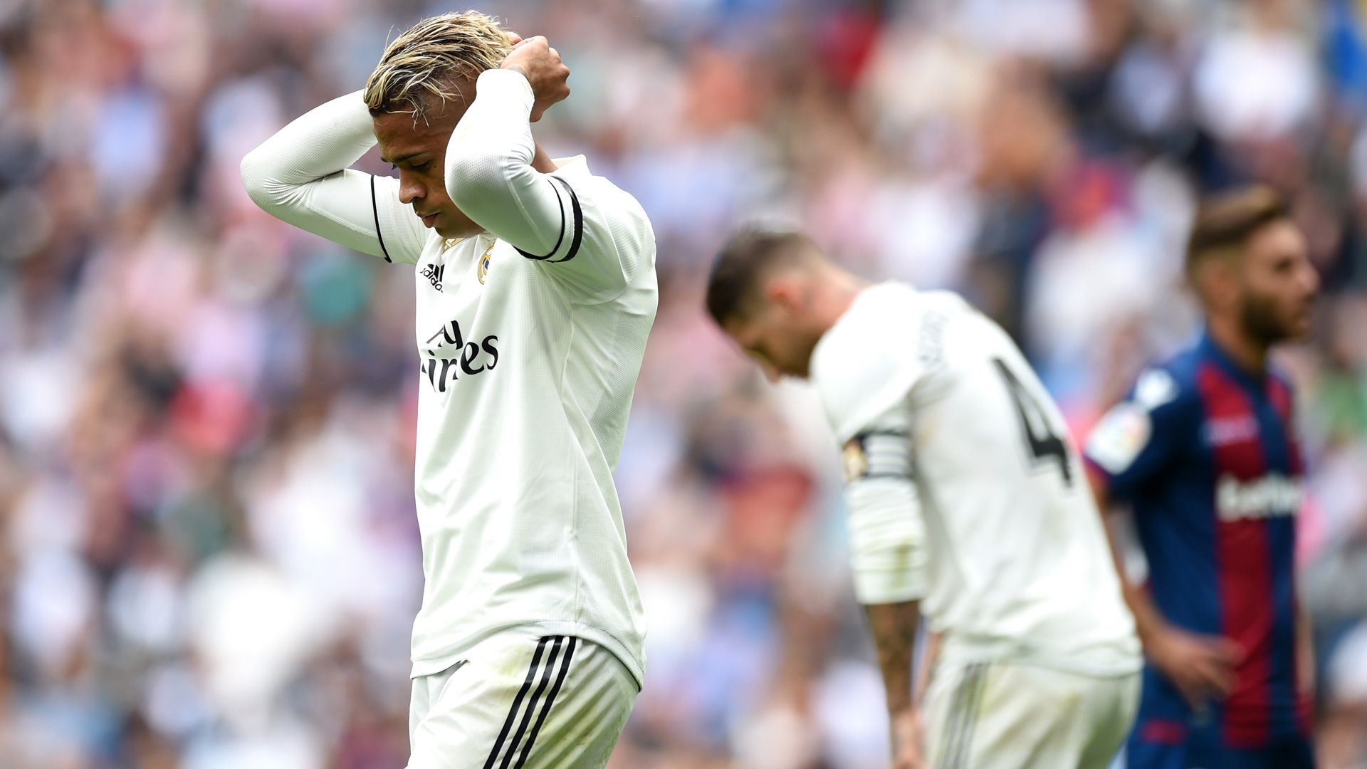 Mariano Diaz Real Madrid Levante LaLiga 201018