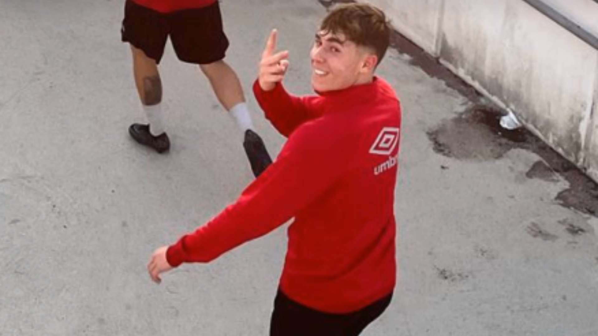 Cristian Totti titolare nell'Olbia dopo il bodyshaming: Amelia risponde  agli haters, anche papà Francesco in tribuna | Goal.com Italia