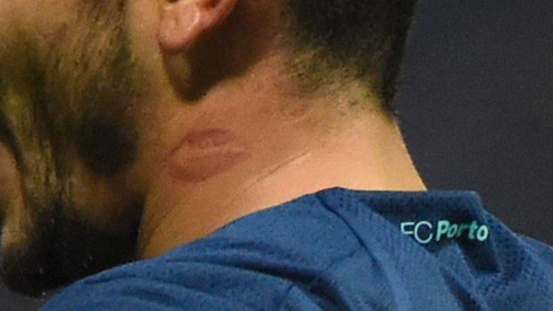Tatuaje Tecatito cuello