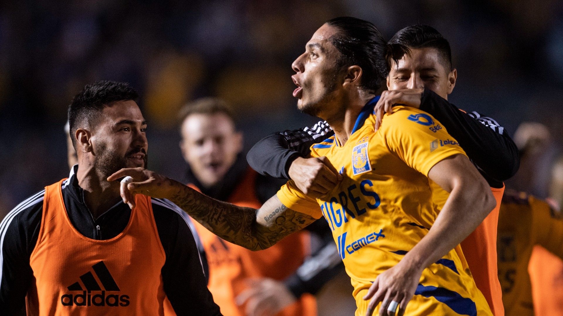 Tigres Carlos Salcedo Apertura 2021