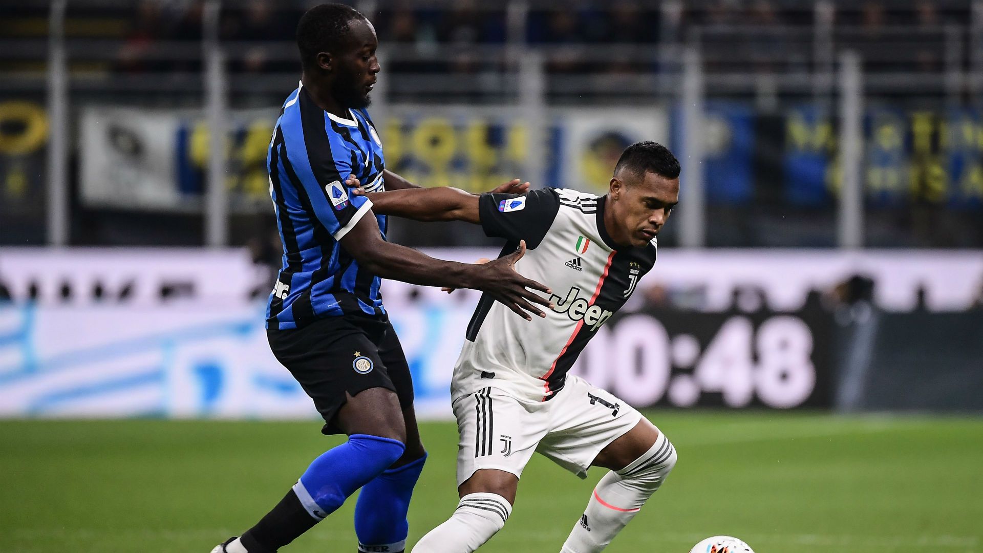 Lukaku Alex Sandro Inter Juventus Serie A