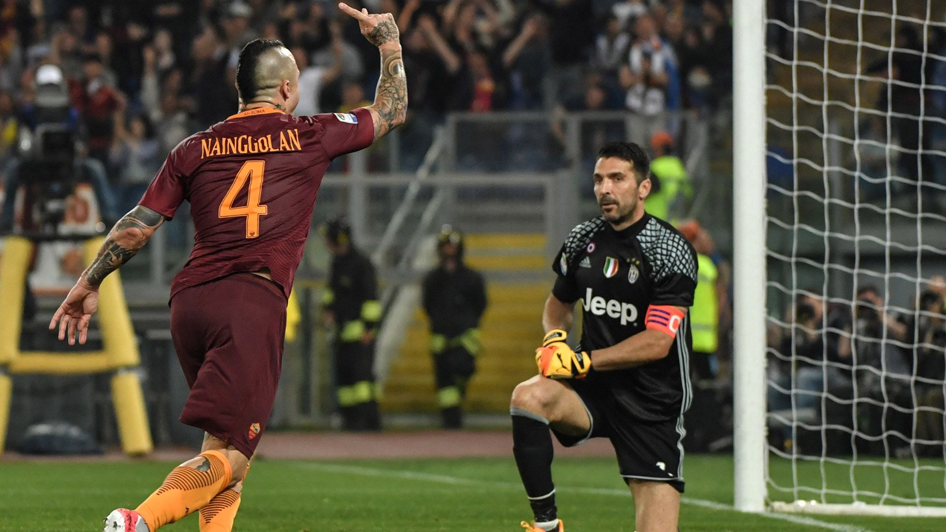 Buffon Nainggolan Roma Juventus Serie A