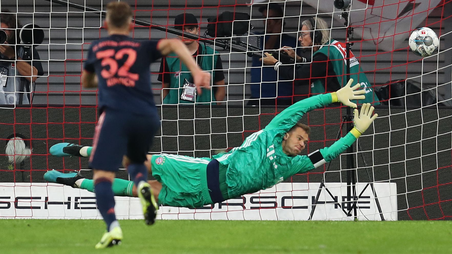 manuel neuer fc bayern rb leipzig 2019