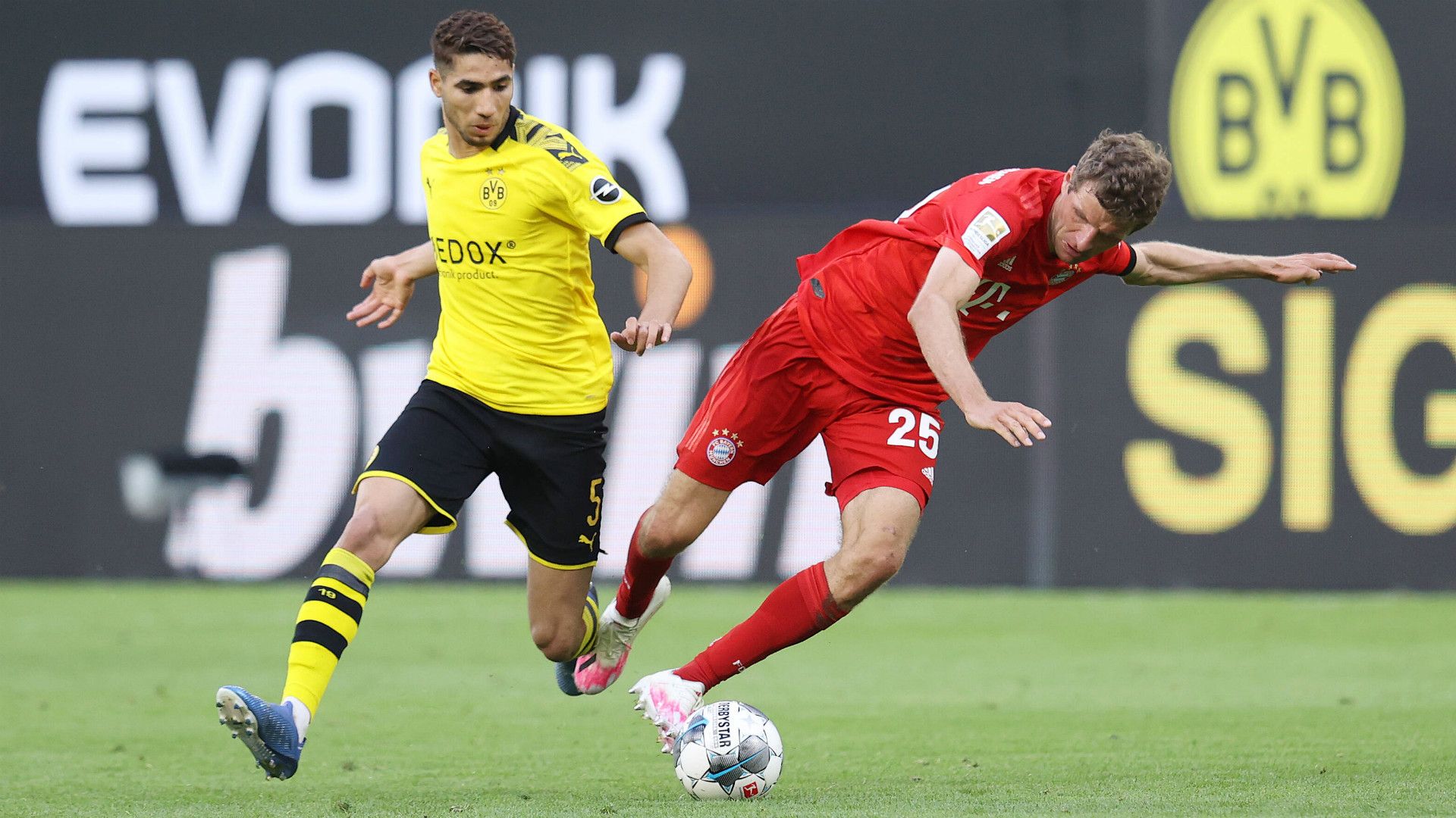 GERMANY ONLY: ACHRAF HAKIMI BORUSSIA DORTMUND THOMAS MÜLLER BAYERN MÜNCHEN BUNDESLIGA 26052020