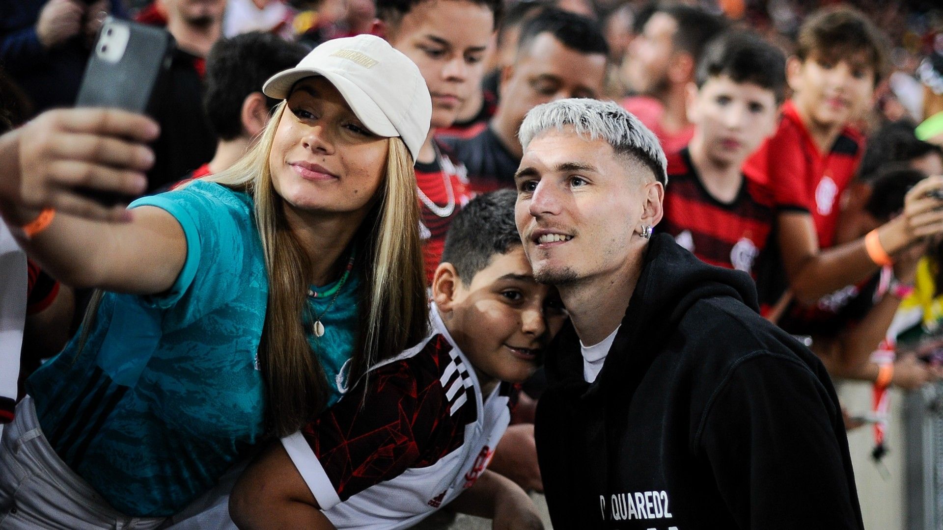 Guillermo Varela Flamengo torcida apresentação 2022