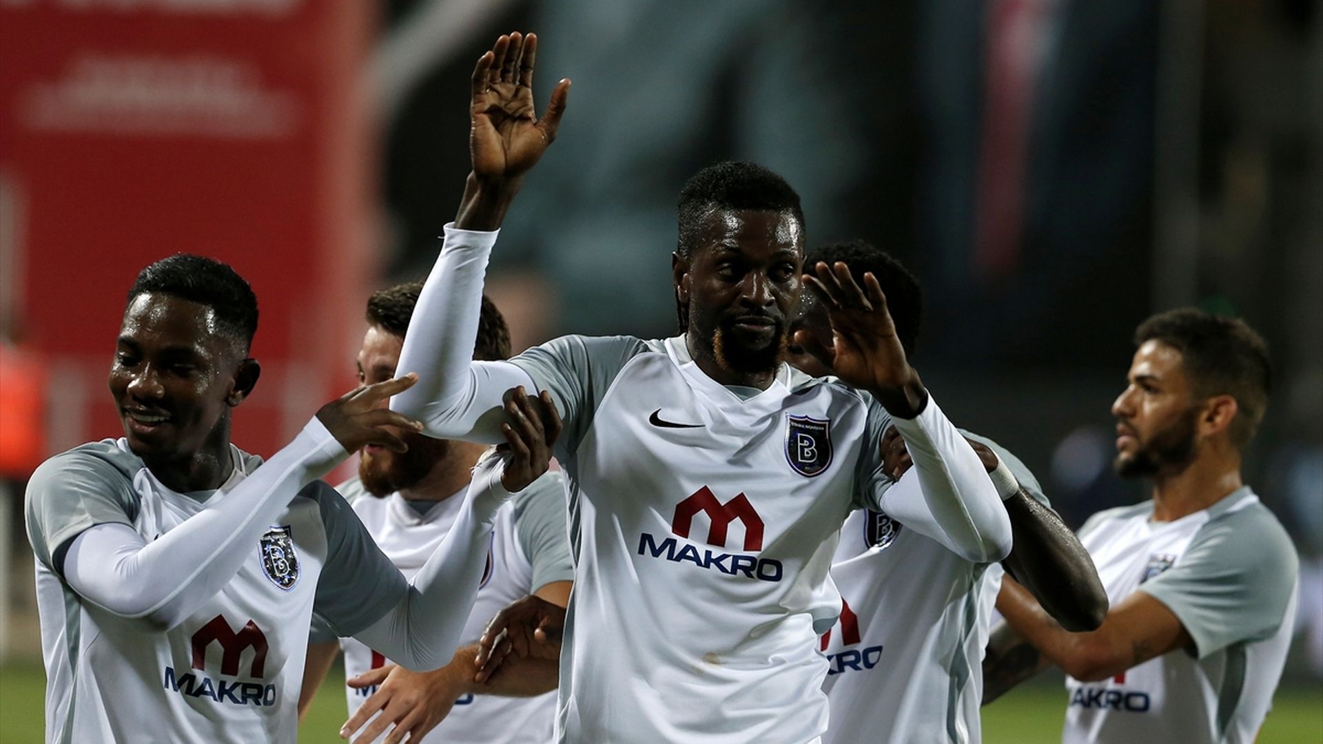Emmanuel Adebayor Attamah Eljero Elia Basaksehir 1102017