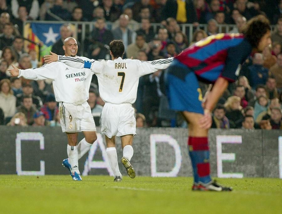Klasikler: El Clasico, Barcelona v Real Madrid. Ronaldo and Raul at Camp Nou