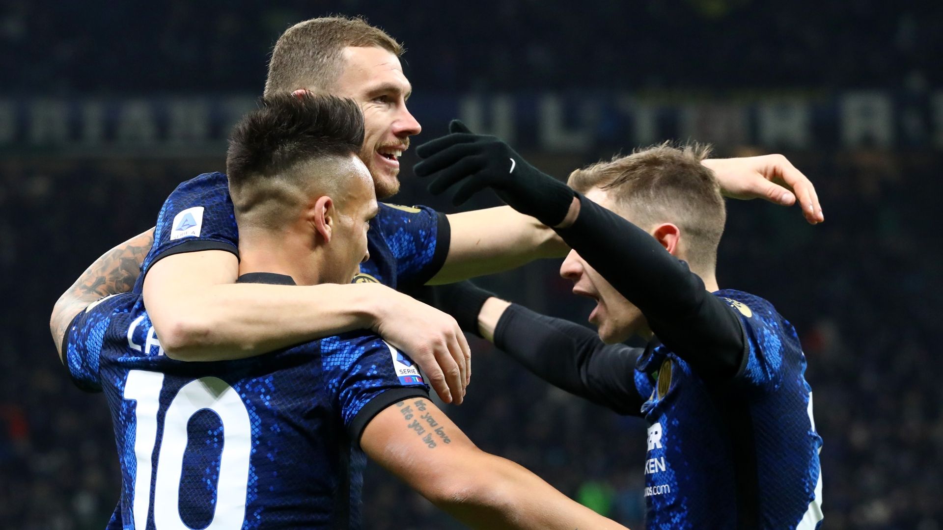 Barella Dzeko Lautaro Martinez Inter celebrating Salernitana Serie A