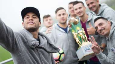 Neymar Five on Five 2017 Champions 16112017