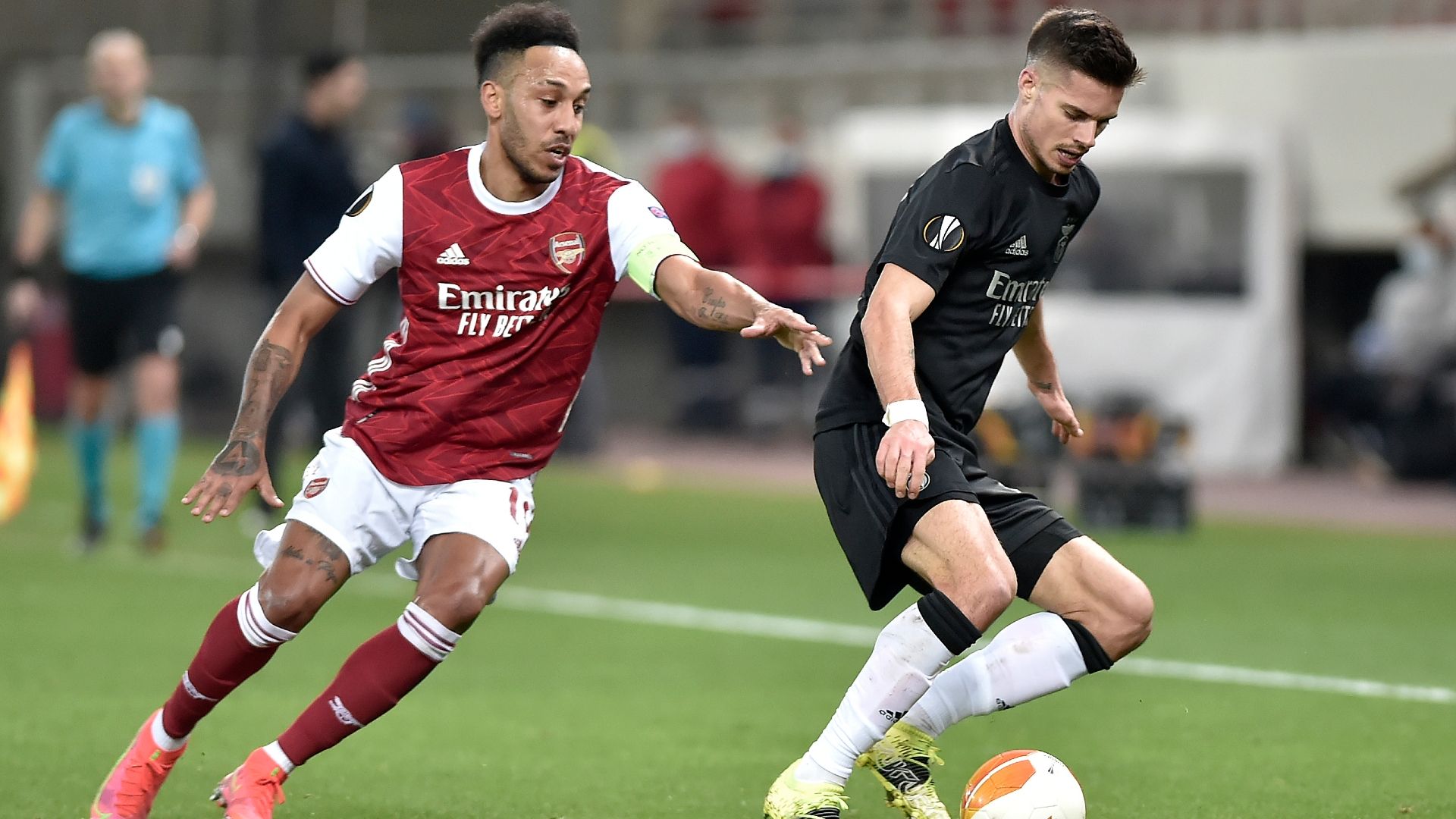 Pierre-Emerick Aubameyang Arsenal Julian Weigl Benfica Europa League 2020-21