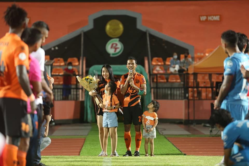 อมร ธรรมนาม