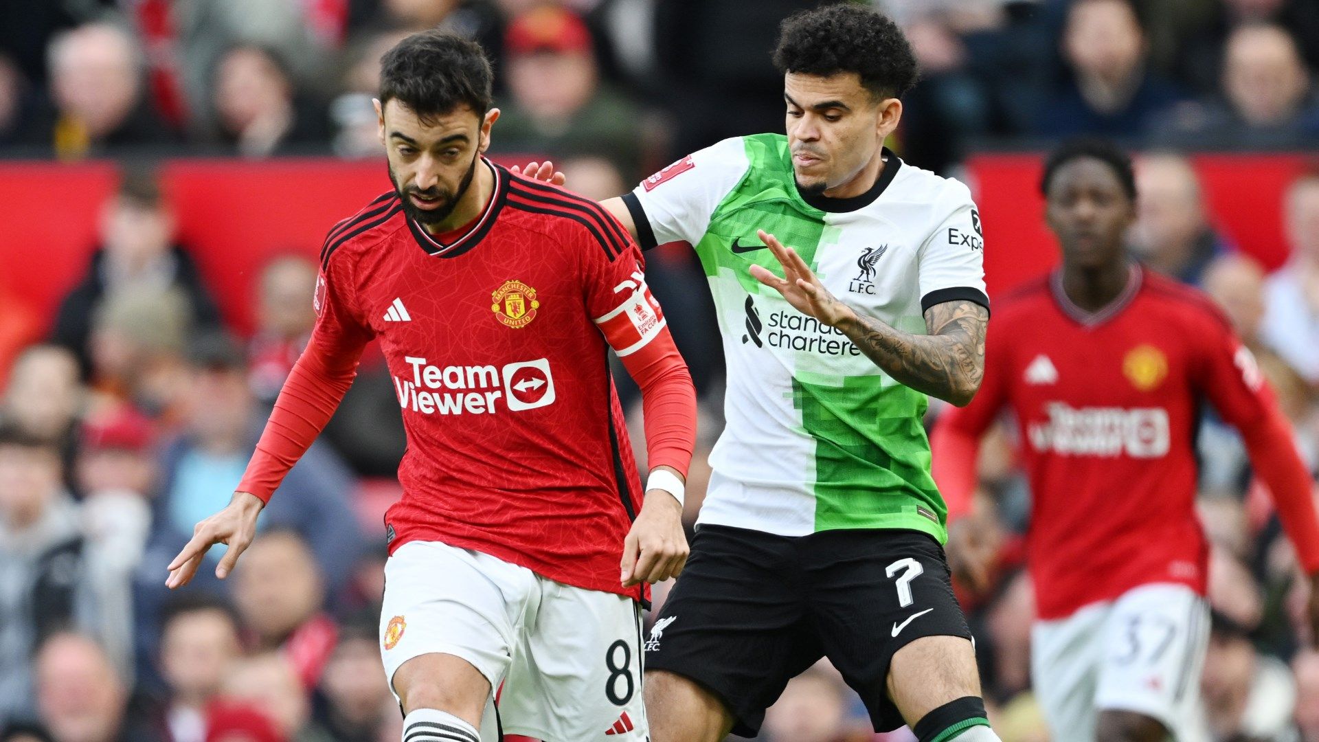 Bruno Fernandes Luis Diaz Man Utd Liverpool 2023-24