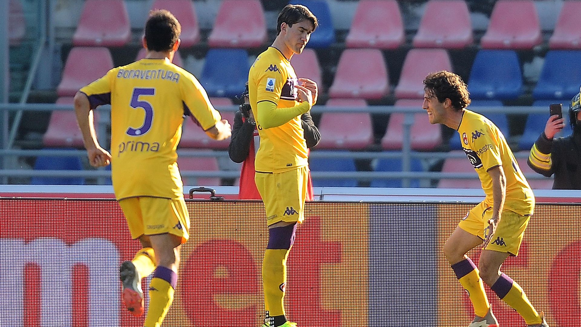 Dusan Vlahovic Bologna Fiorentina Serie A 202122