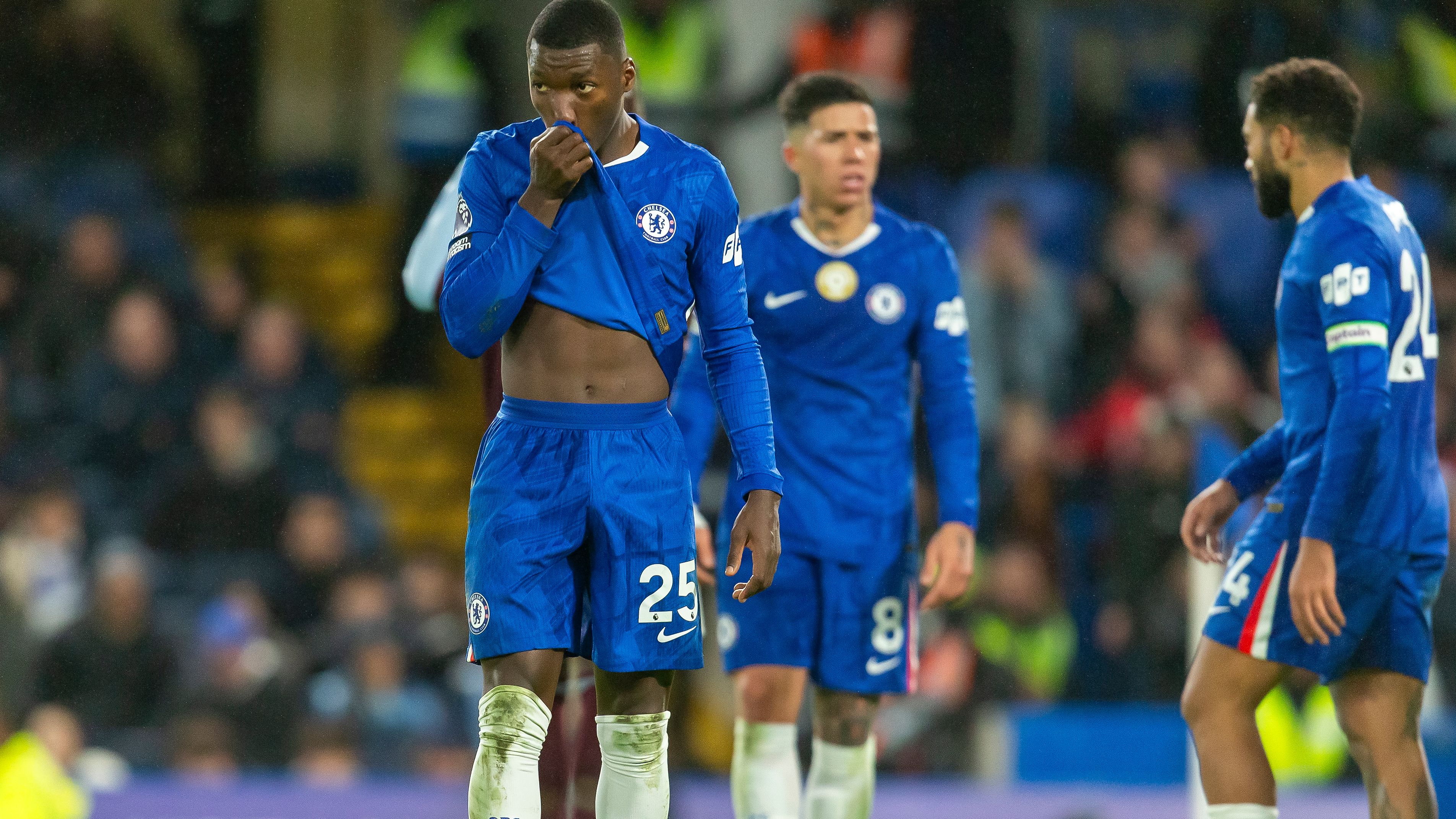 Moises Caicedo Chelsea dejected