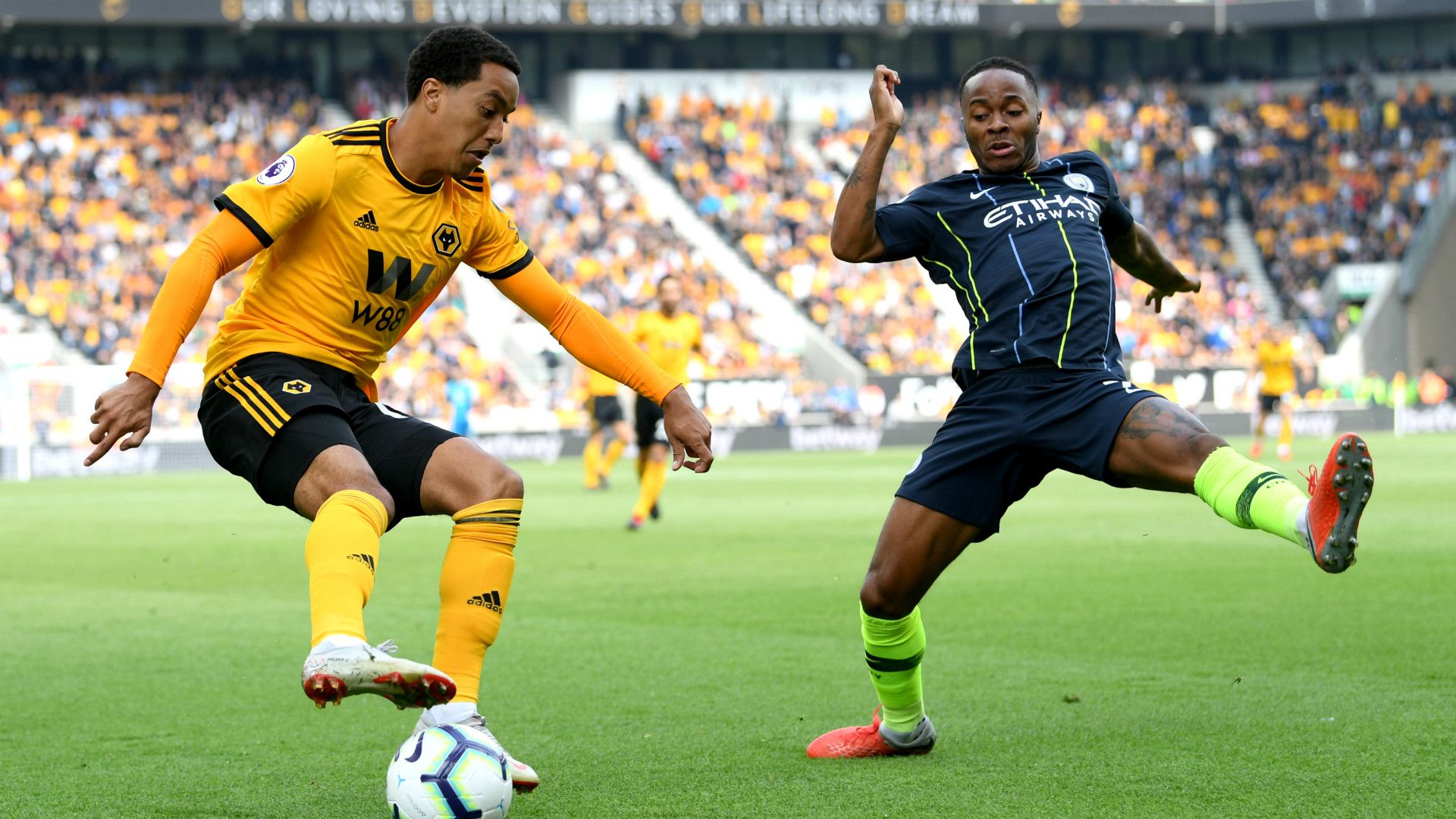 Helder Costa Raheem Sterling Wolves Manchester City 2018-19