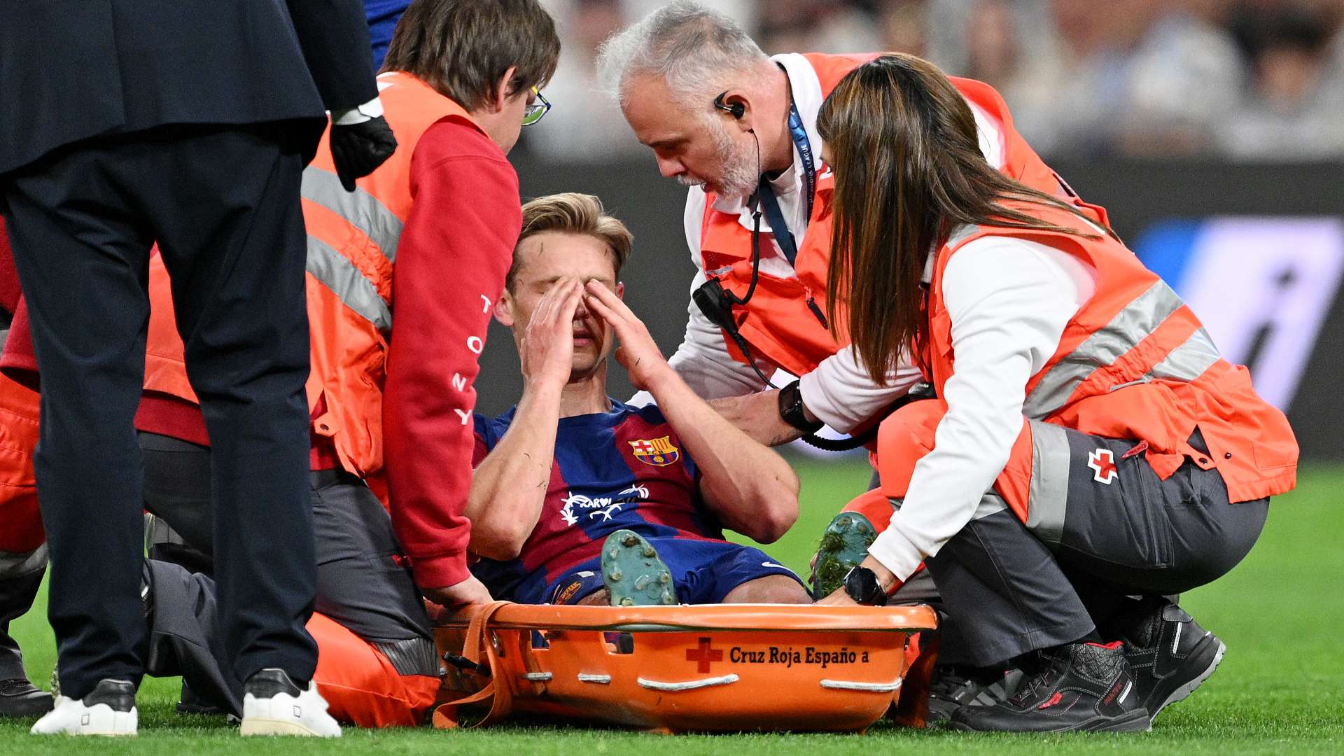 Barcelona's Frenkie de Jong goes off injured