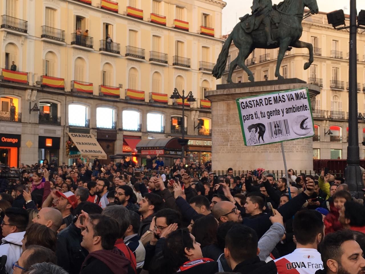 SIN CORTAR Banderazo River Libertadores Madrid