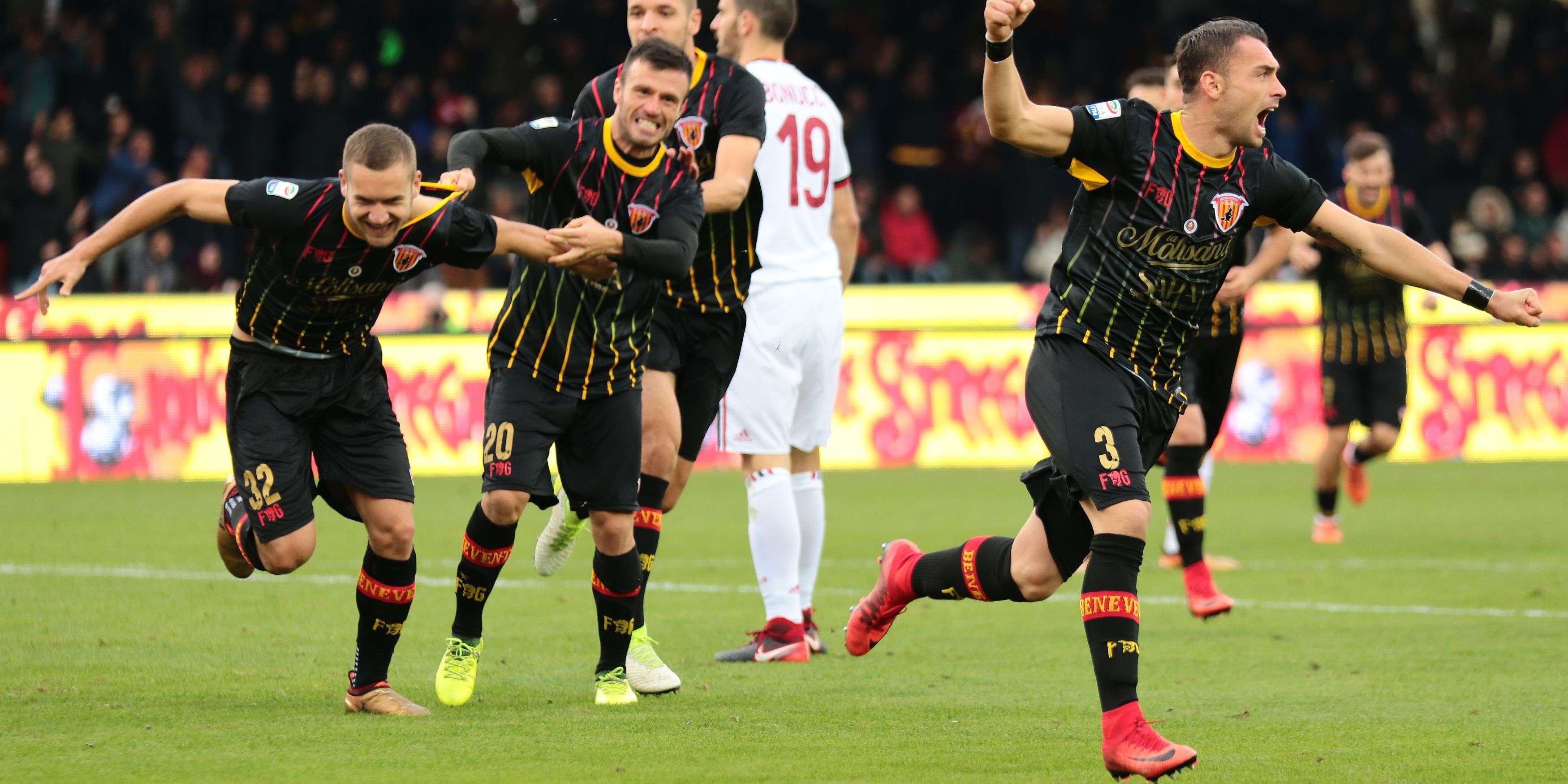 Benevento celebrating Milan Puscas