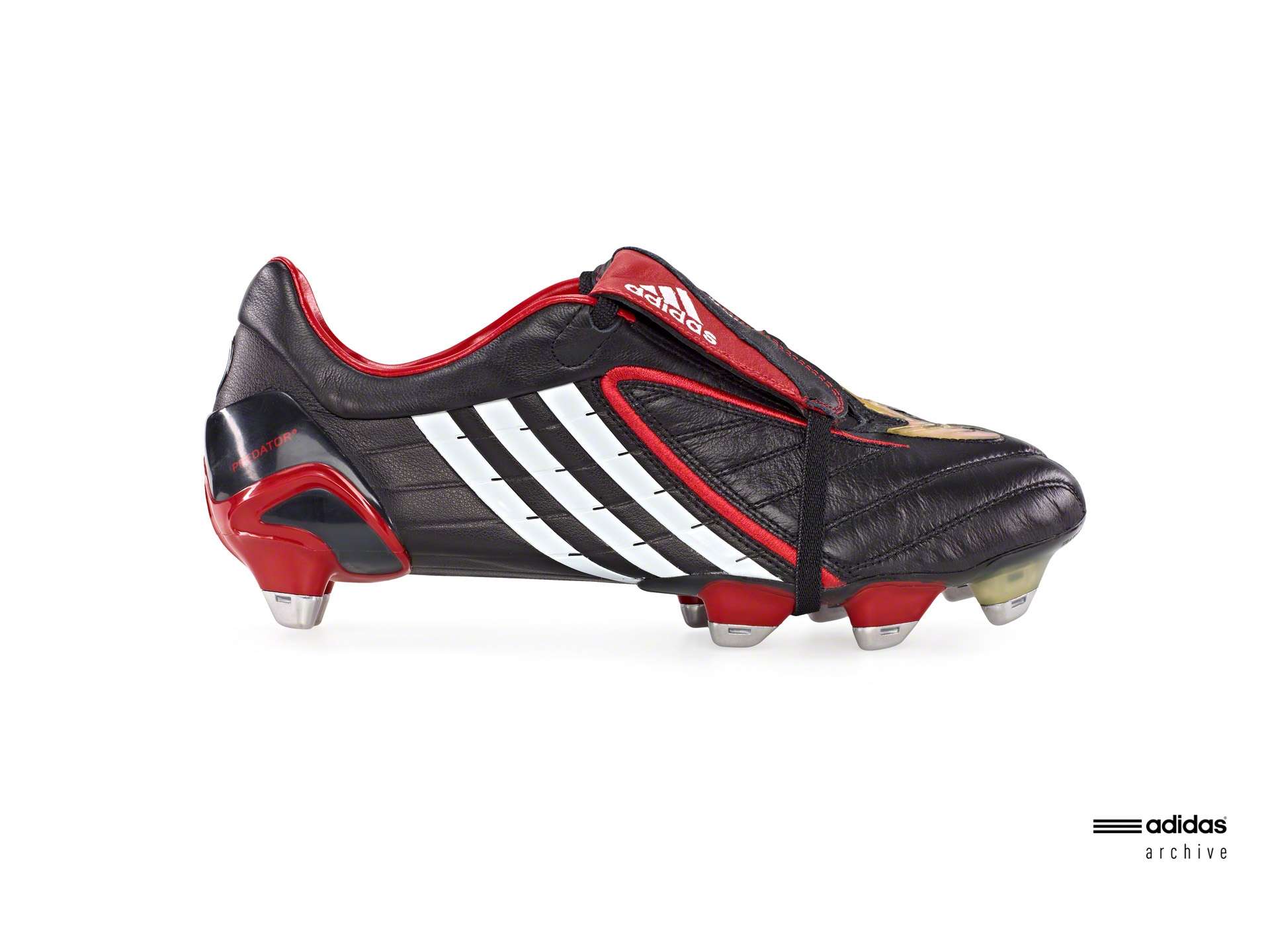 Adidas Predator Powerswerve