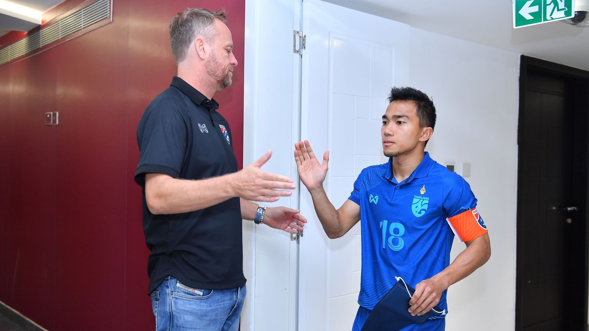 มาโน โพลกิ้ง, ชนาธิป สรงกระสินธ์