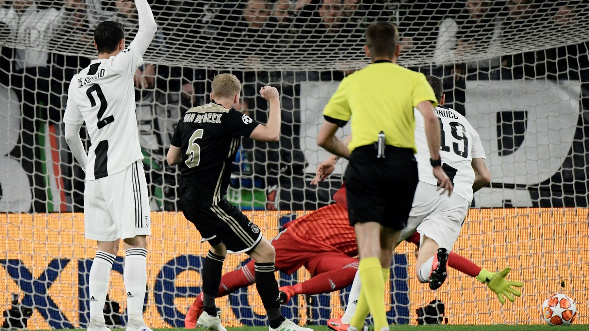 Van de Beek Juventus Ajax Champions League