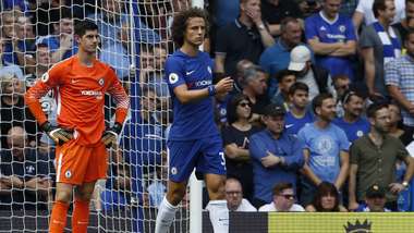 thibaut courtois david luiz chelsea premier league 081217