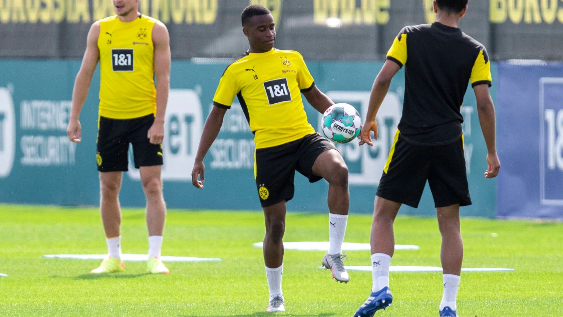 ONLY GERMANY Youssoufa Moukoko Borussia Dortmund