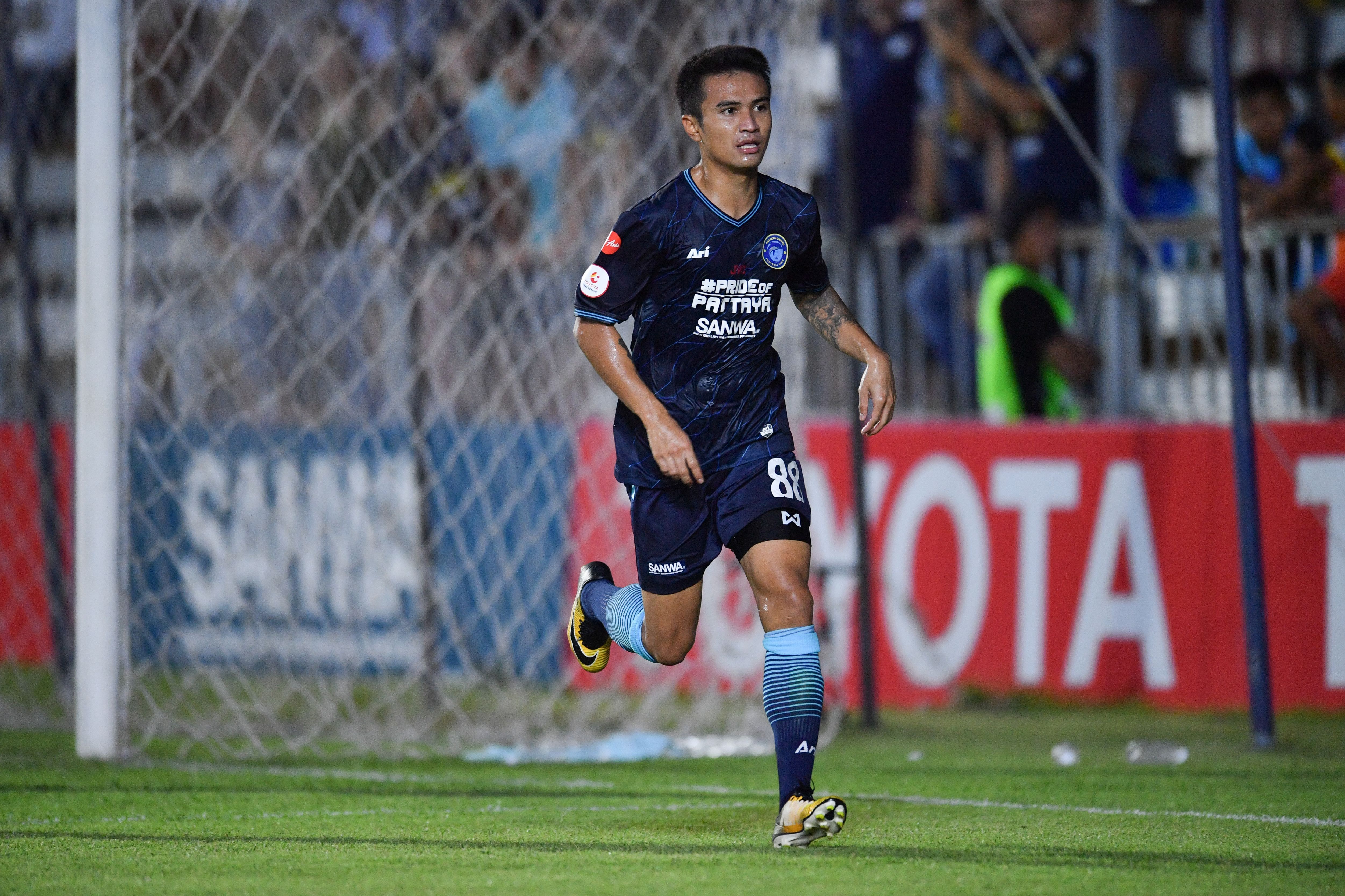 วรนาท ทองเครือ