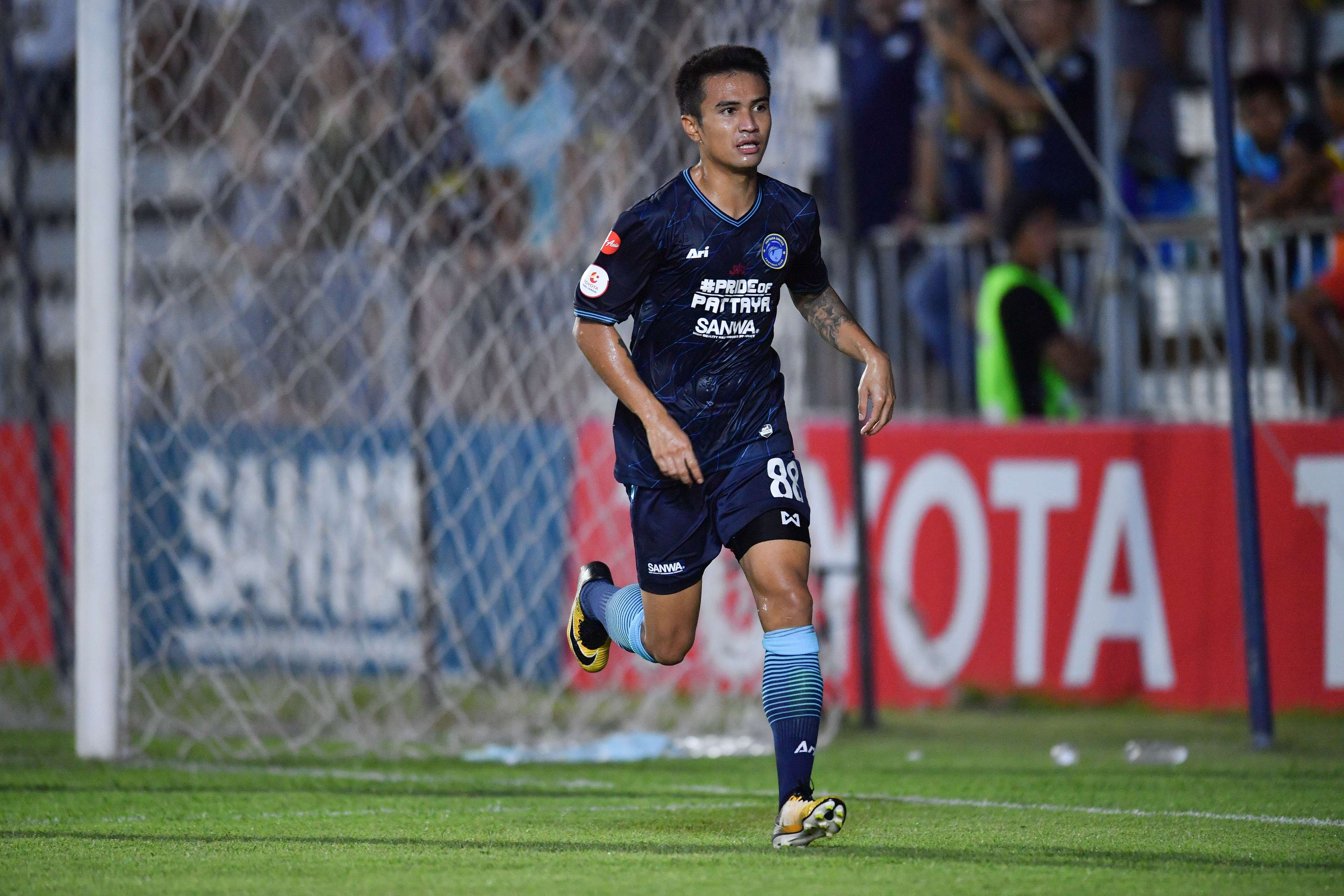 วรนาท ทองเครือ