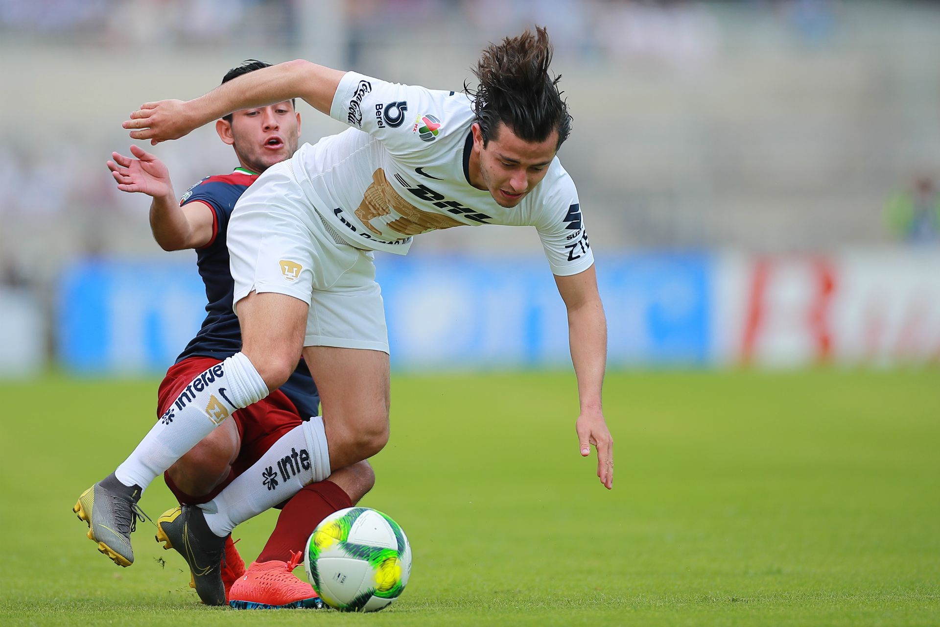 Pumas Chivas Alan Mozo Gael Sandoval