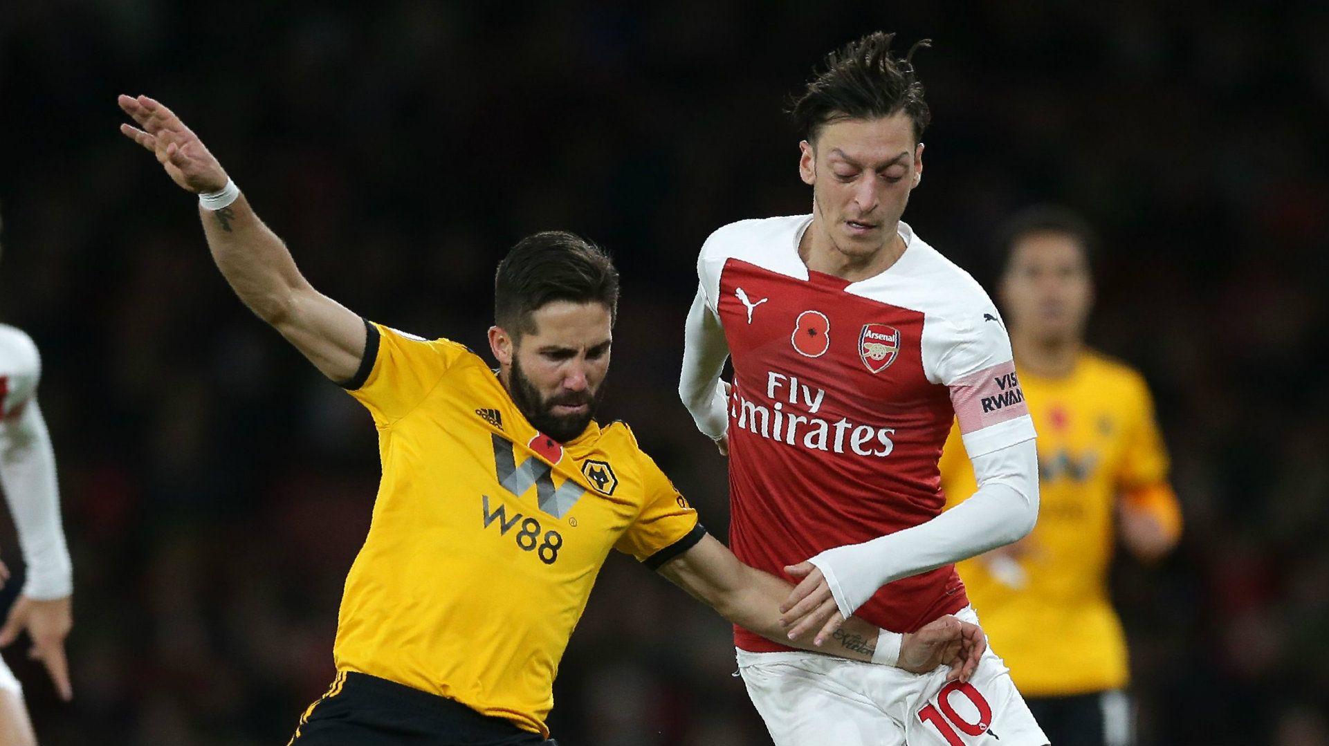 Mesut Ozil Joao Moutinho Arsenal vs Wolves Premier League 2018-19