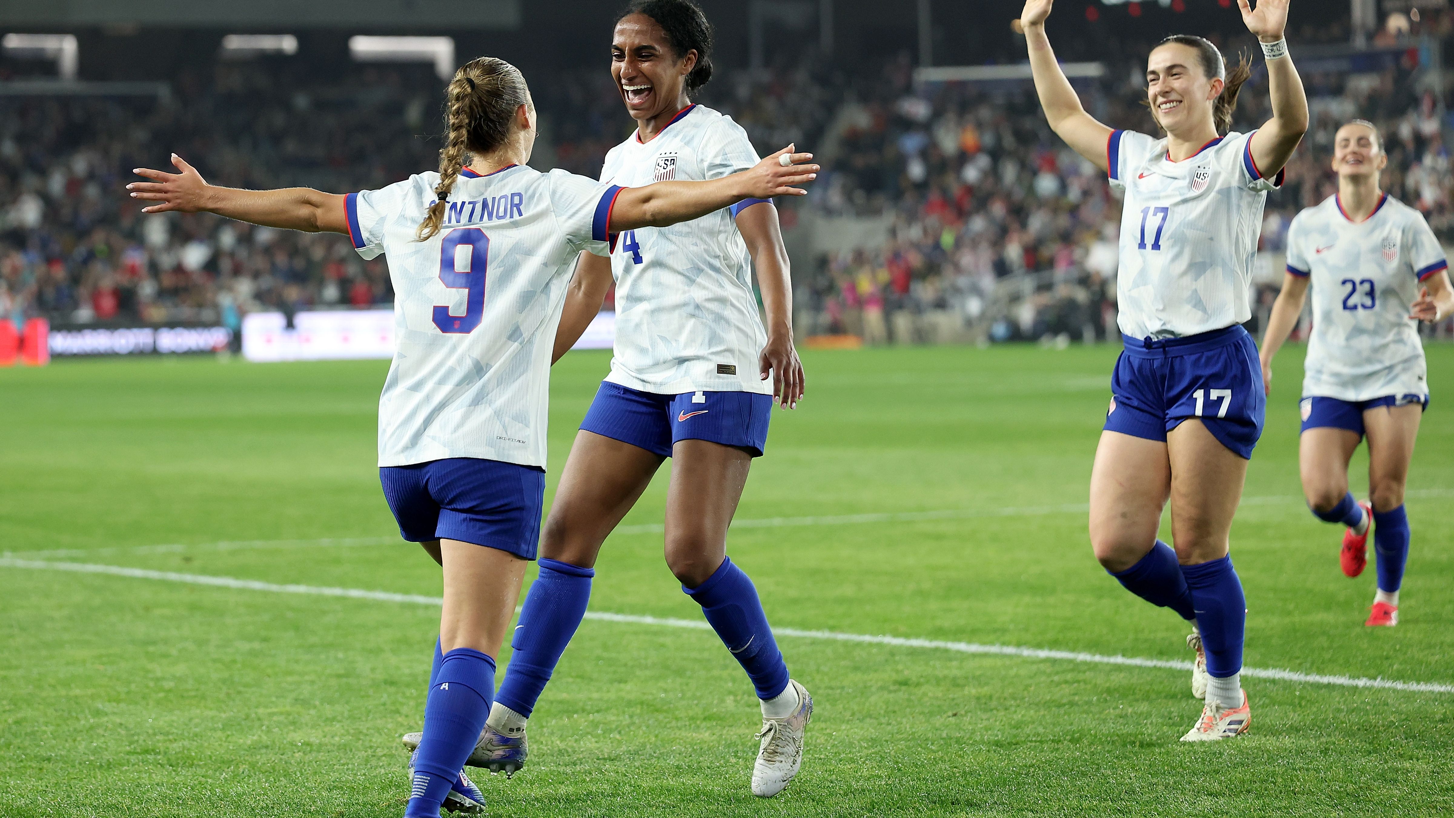 Ally Sentor, Naomi Girma, Sam Coffey