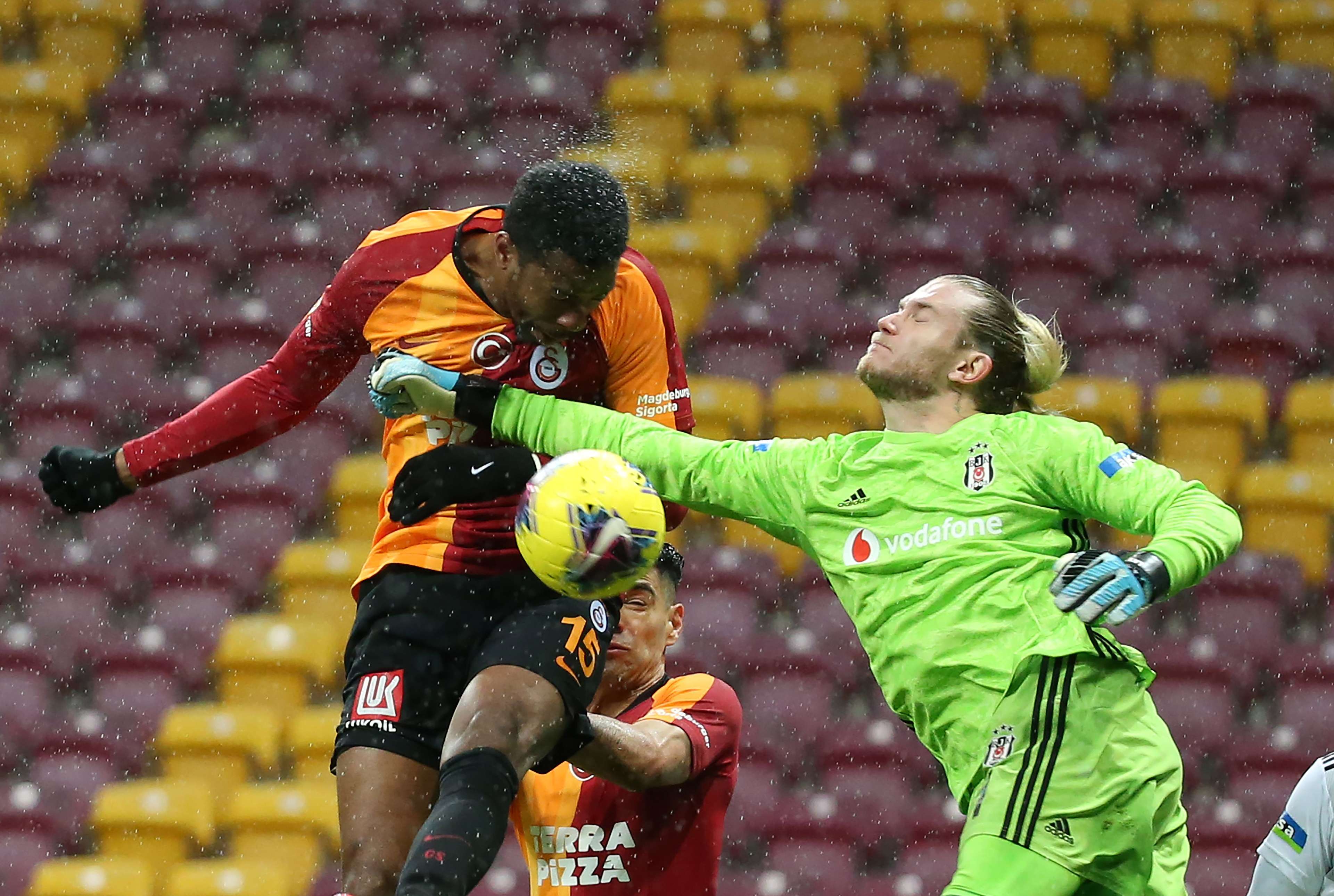 Ryan Donk, Loris Karius, Galatasaray v Besiktas 03152020