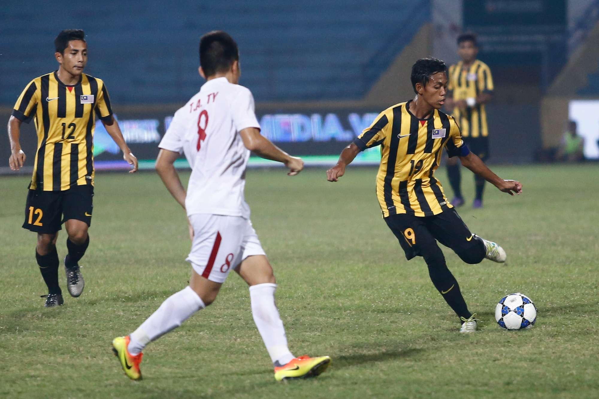Malaysia U19's Syahmi Safari (19) dribbles the ball 19/9/2016