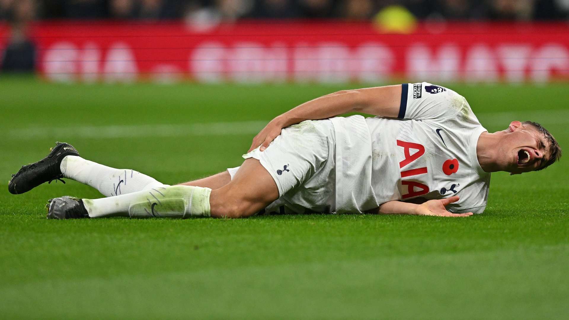 Micky van de Ven injury Tottenham 2023-24